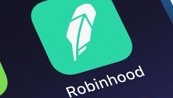 Ark Bets $40M on Robinhood Recovery as Wall Street Splits on Crypto Rebound