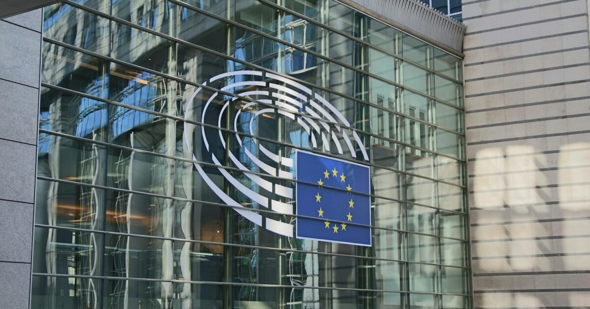 Cut the red tape: 39 financial giants demand an emergency fast-track for Europe's blockchain pilot