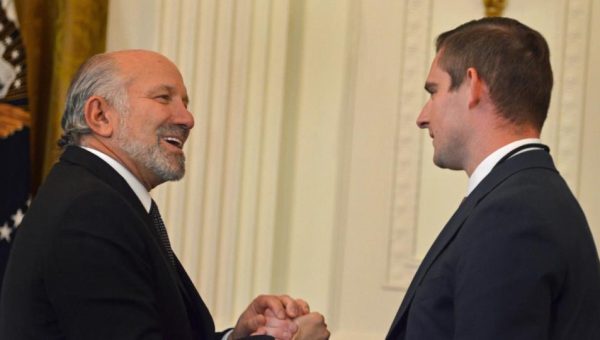 Warren and Wyden Probe Tether Loans to Lutnick’s Family Trust
