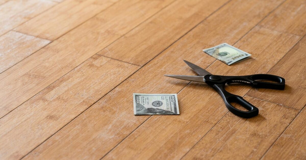 Scroll moves to cut costs after top protocol migrates to Optimism