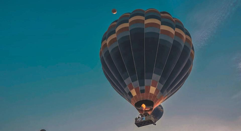 Bitcoin Holds $77K as Fed Decision Looms Over Geopolitical Tensions
