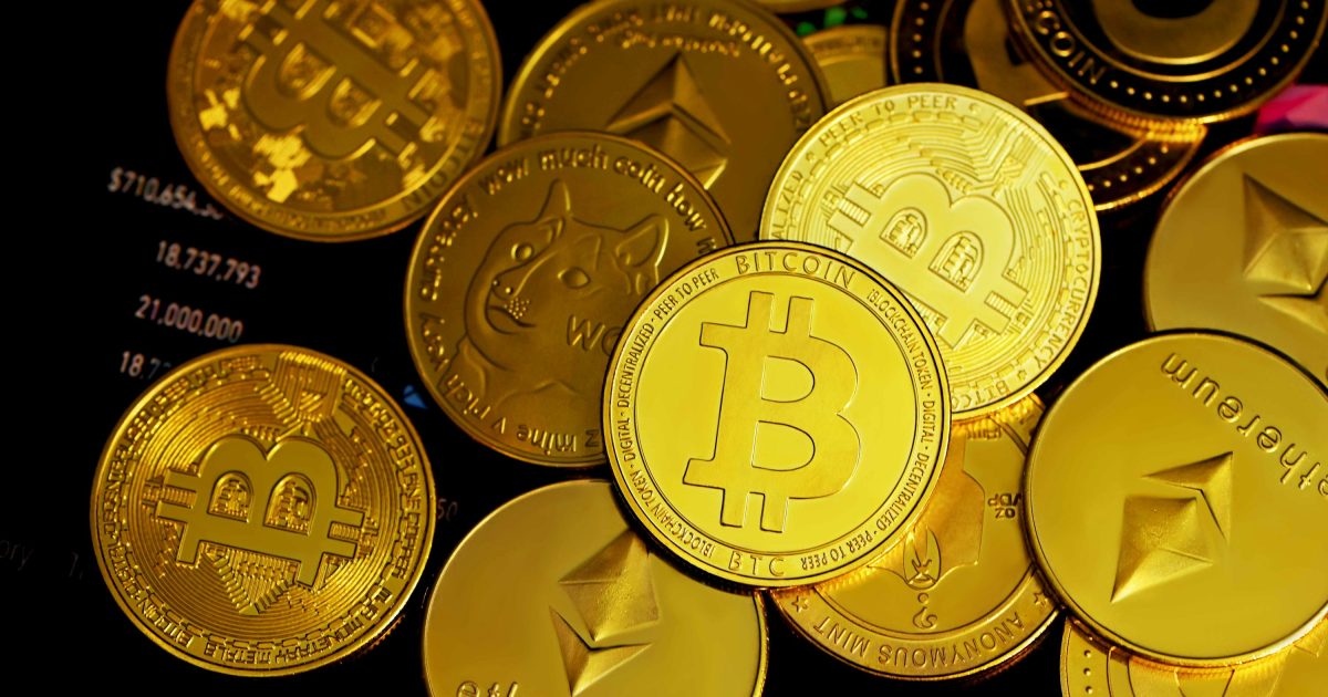 Bitcoin ETF Inflows Hit $820M as Institutional Buyers Push Past Miner Supply