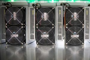 Riot’s $200M Coinbase Deal Masks Bitcoin Collateral Risk as Holdings Fall