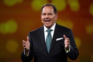 Paul Tudor Jones Says Bitcoin Beats Gold as Inflation Hedge, Warns S&P 500 at Dot-Com Levels