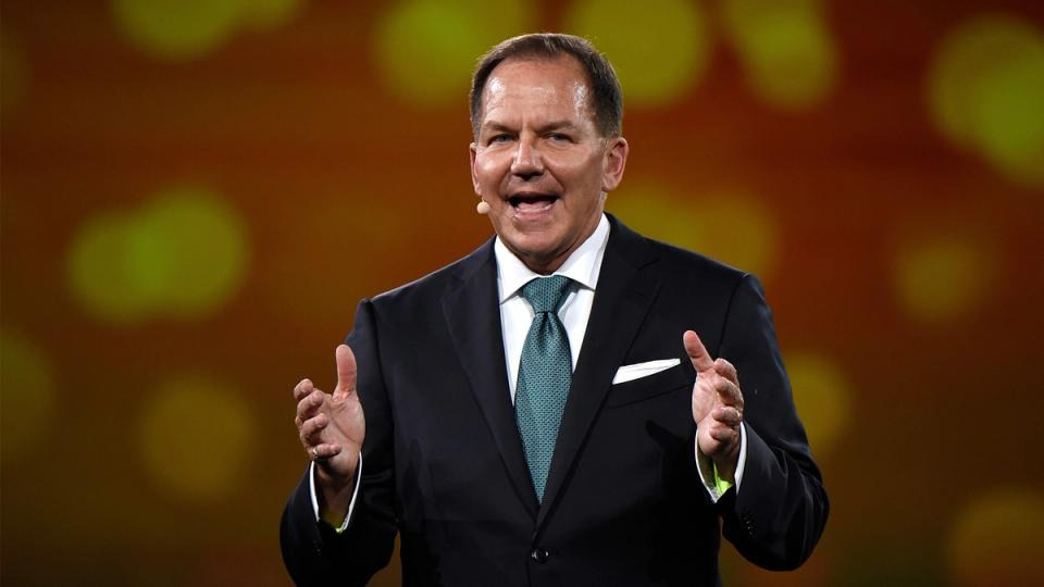 Paul Tudor Jones Says Bitcoin Beats Gold as Inflation Hedge, Warns S&P 500 at Dot-Com Levels