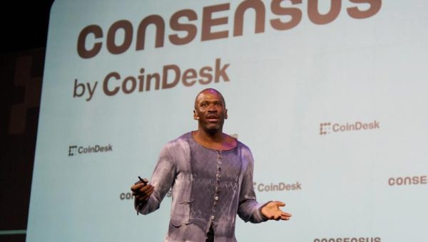 Hayes: Bitcoin’s Value Hinges on Fiat Printing, Not Regulation