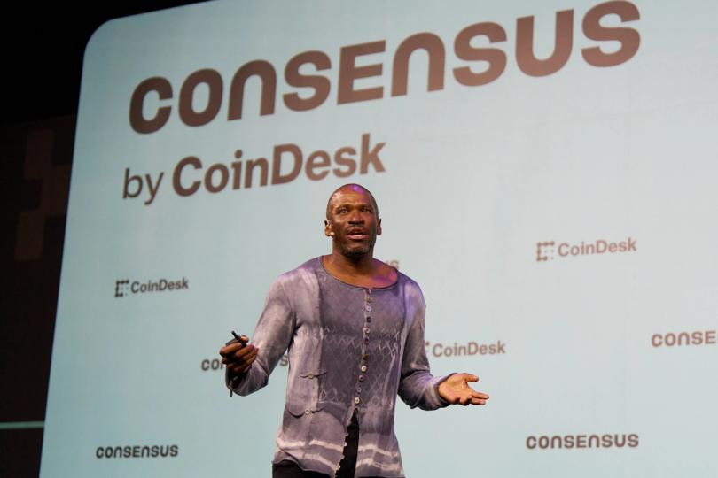 Hayes: Bitcoin’s Value Hinges on Fiat Printing, Not Regulation