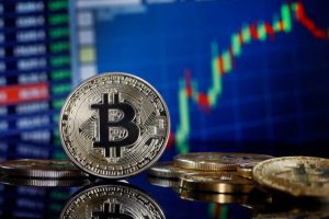 Long-Term Holders Control 81% of Bitcoin While Institutions Dump via Coinbase