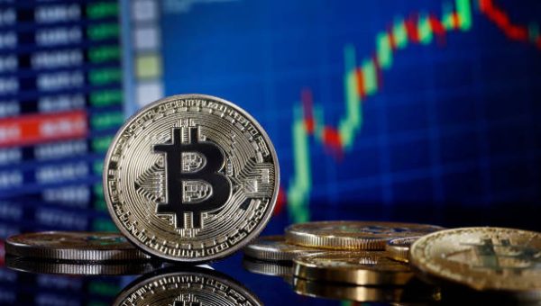 Long-Term Holders Control 81% of Bitcoin While Institutions Dump via Coinbase
