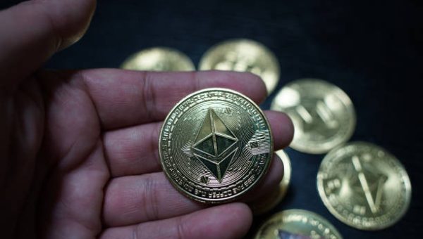 Ethereum’s Quiet Capital Inflow Signals Repricing Against Solana, AI Tokens