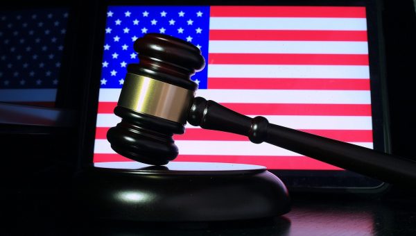 Hayes Pushes Trump Veto on CLARITY Act as Crypto Divides Over Regulation