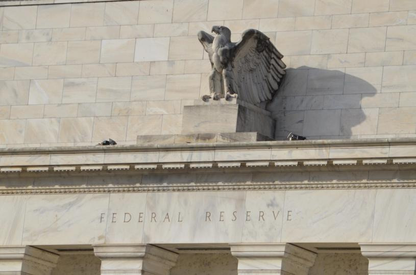 Banks Dump Rate-Cut Bets as Bitcoin Breaks $80K, Defying Fed Policy Shift