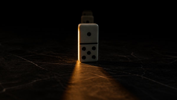 Schiff Warns Strategy’s Bitcoin Model Is First Domino in Broader Collapse