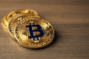 Bitcoin slides 11% in 14 days as futures, spot traders dump holdings