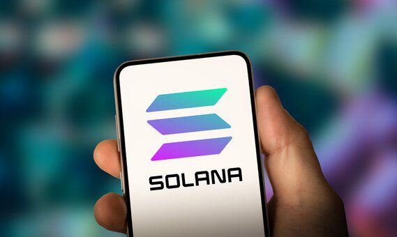 Solana Breaks Key Support as Analysts Chart Two Price Paths