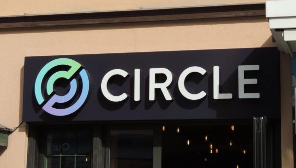 Circle Defends 7-Cent Profit Model Against Open USD Rivals